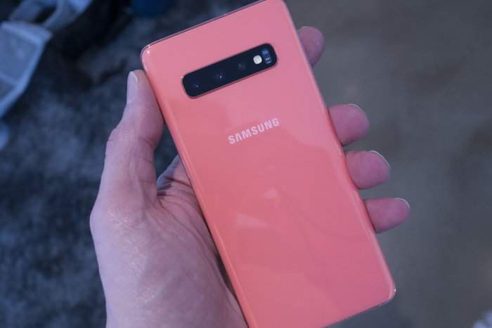 Samsung Galaxy S10 против OnePlus 6T