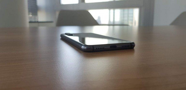 Xiaomi Mi 9 SE - меньше значит хуже?