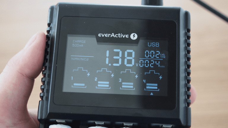 everActive UC-4000 - Усовершенствованное зарядное устройство для Li-Ion и Ni-MH аккумуляторов.