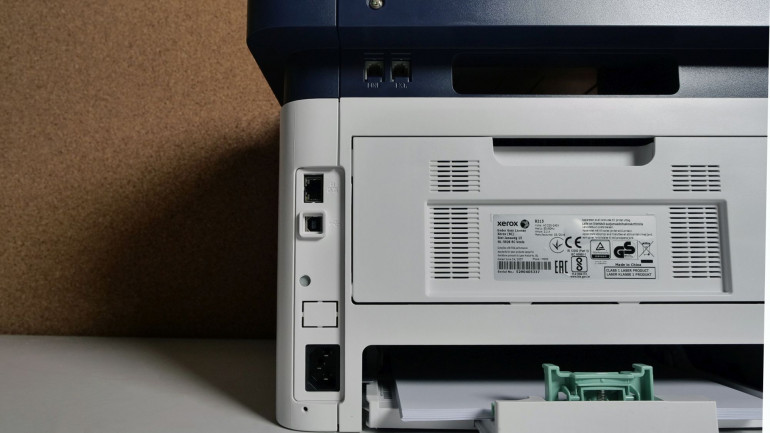 Xerox B215 - монохромный многофункциональный принтер с Wi-Fi и сенсорным экраном