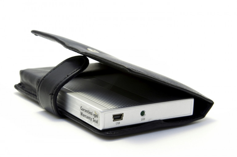 Какой внешний диск выбрать - SSD или HDD?