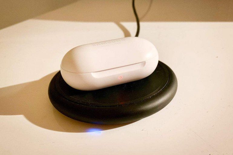 Samsung Galaxy Buds против Apple AirPods