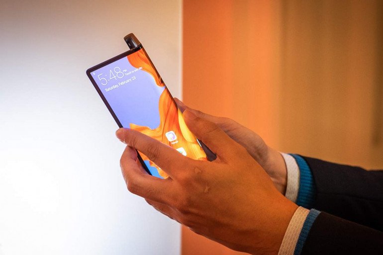 Huawei Mate X - складной смартфон из Китая