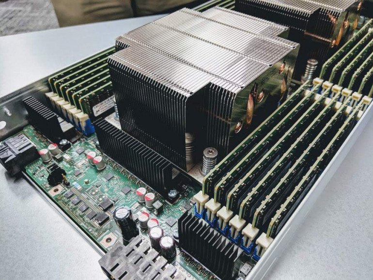 Xeon Platinum 9200 - процессор с 56 ядрами