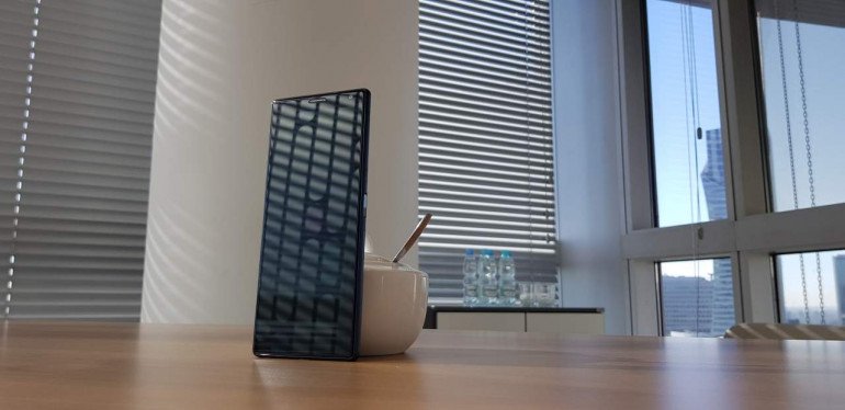 Имеет ли смысл экран 21: 9 на вашем смартфоне - тест Sony Xperia 10 Plus
