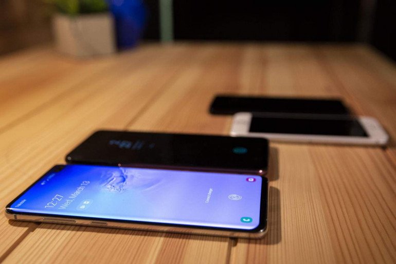 Сравнение считывателей отпечатков пальцев - Galaxy S10 + против Galaxy S9 против OnePlus 6T против iPhone