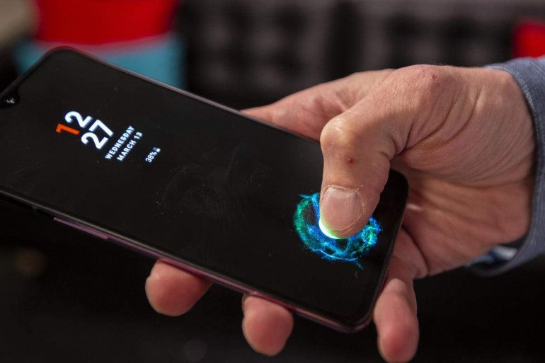Сравнение считывателей отпечатков пальцев - Galaxy S10 + против Galaxy S9 против OnePlus 6T против iPhone