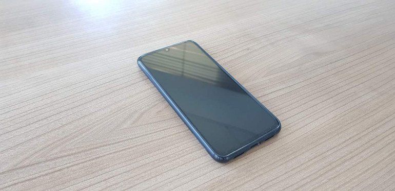 Xiaomi Mi 9 SE - меньше значит хуже?