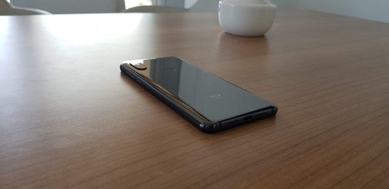 Тест Xiaomi Mi Mix 3 - это хорошая идея, а не слайдер вместо выреза?