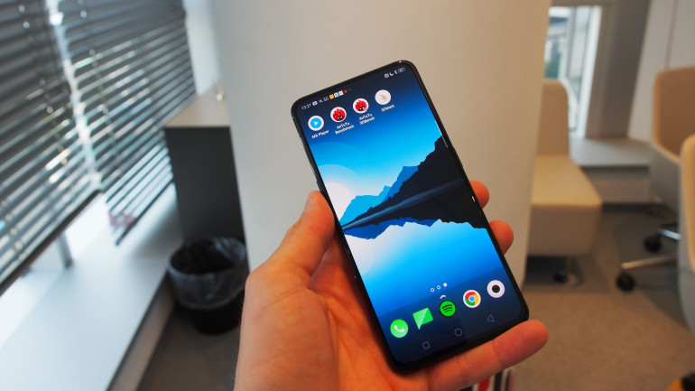 OPPO Reno - тест интересного смартфона с убирающейся камерой