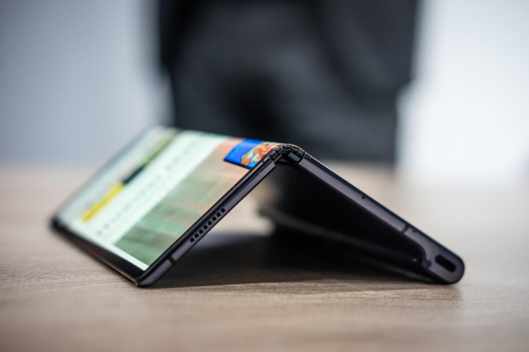 Huawei откладывает запуск складного Mate X