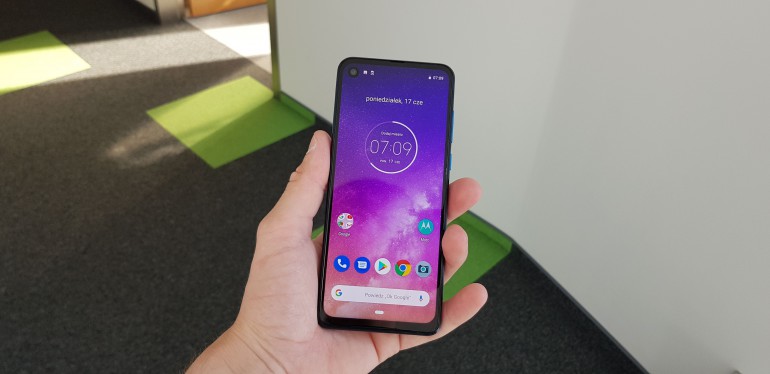 Motorola One Vision - средний тест с Android One и экраном 21: 9