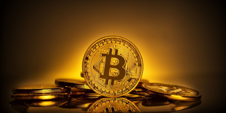 Биткойн снова стоит более 10000  USD