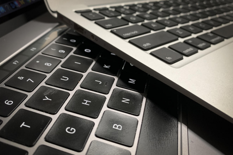 Apple рассматривает возможность возврата к классическим клавиатурам для ноутбуков