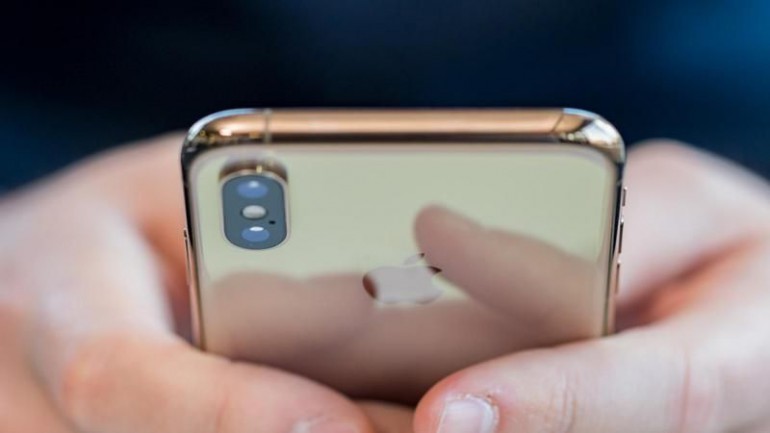 В iPhone 2021 на экране могут быть скрыты Face ID и Touch ID.
