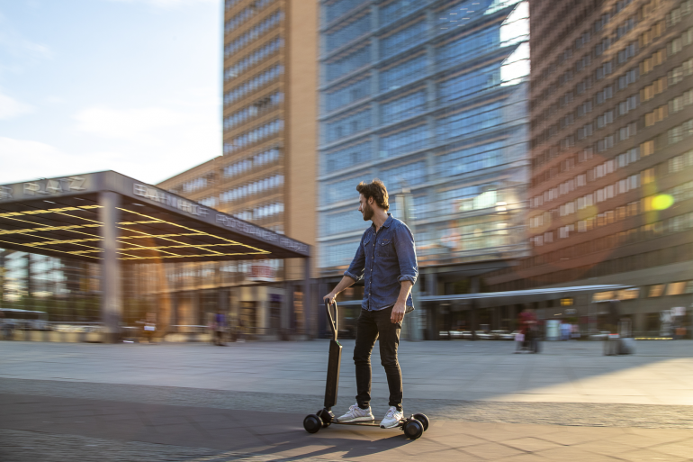Audi e-tron Scooter: комбинация скутеров и скейтбордов