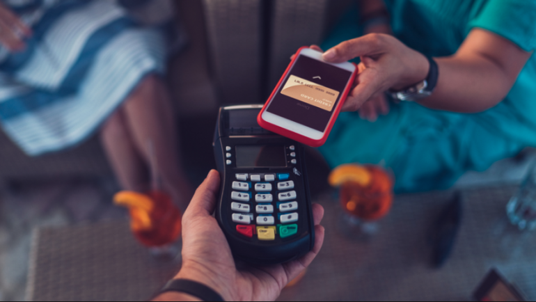 Google Pay и Apple Pay, или как оплатить с помощью смартфона и умных часов - руководство