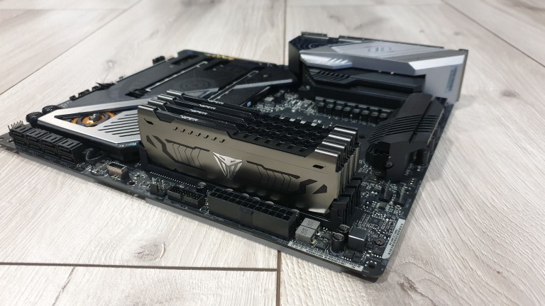 PATRIOT DDR4 VIPER STEEL - тест памяти на кости Samsung B-DIE