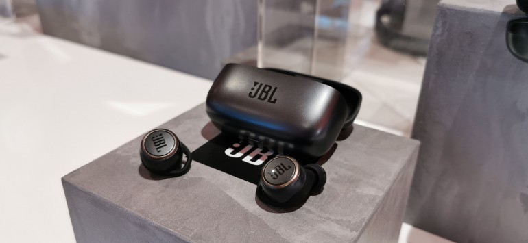 JBL Live 300 TWS - новые наушники True Wirless