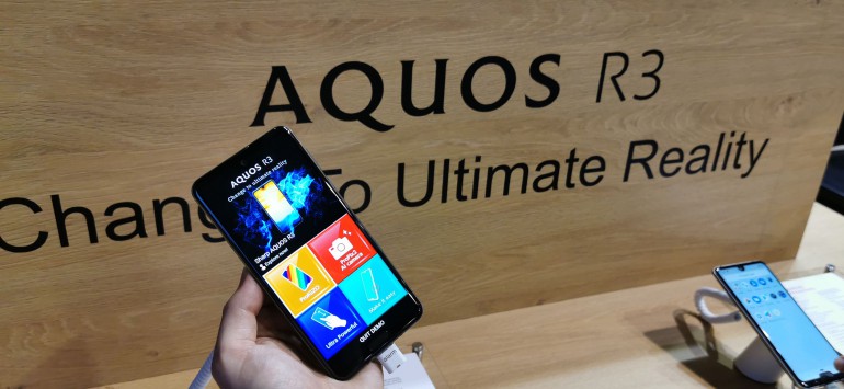 Sharp Aquos R3 - первый флагман из Японии