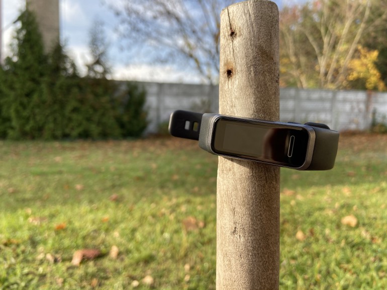 Huawei Band 4 - тест покорителя Xiaomi Mi Band 4
