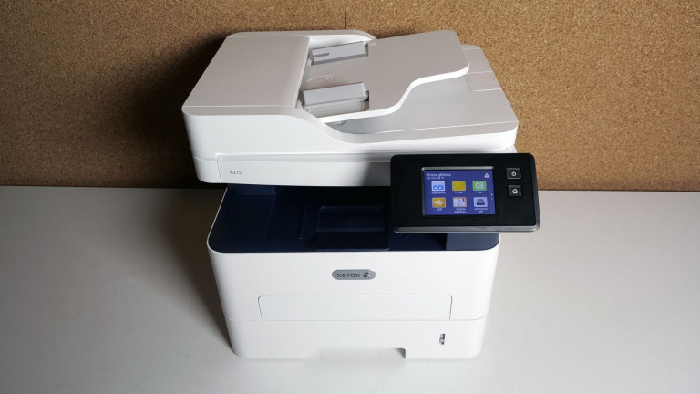 Xerox B215 - монохромный многофункциональный принтер с Wi-Fi и сенсорным экраном