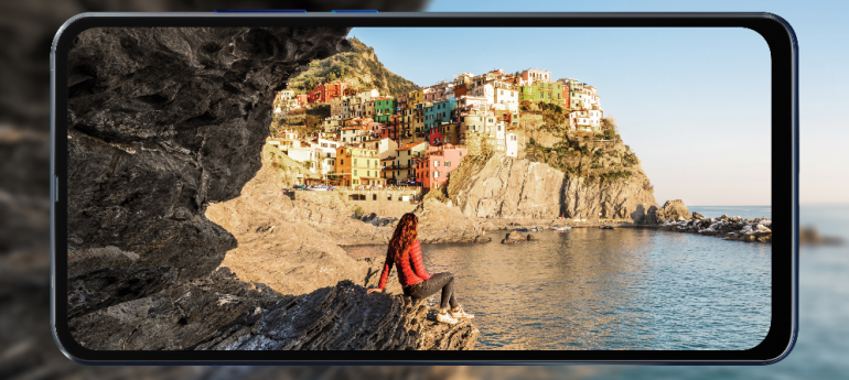 Motorola One Hyper с 64-мегапиксельной задней камерой и передним выдвижным