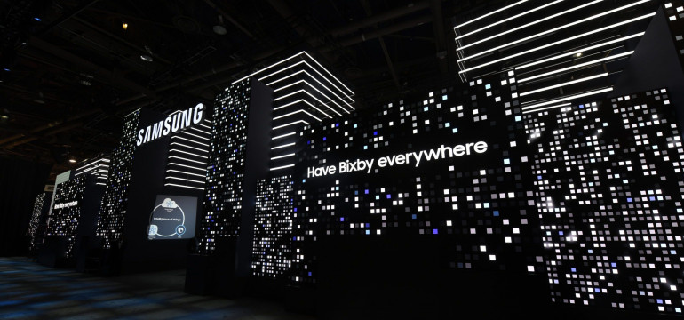 Samsung Bloom - первые фотографии складного смартфона для женщин просачиваются в сеть