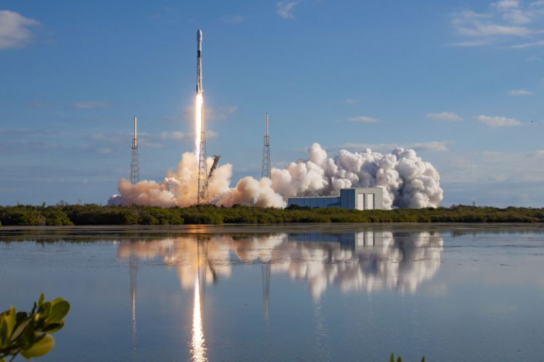 SpaceX - компания Elon Muska отправляется в космический полет