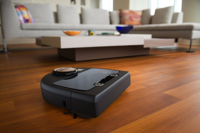 Neato DC02 Botvac Connected - главный конкурент iRobot Roomba 980 в тестах.