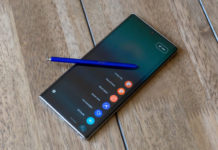Samsung Galaxy Note 10 Lite, однако, с разъемом для наушников