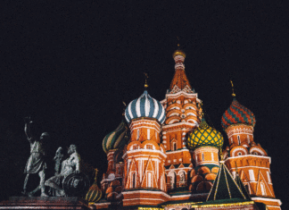 Смартфоны в России призваны продвигать русские … ценности