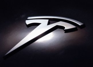 Tesla визнана частково відповідальною за загибель автопілота в 2019 році