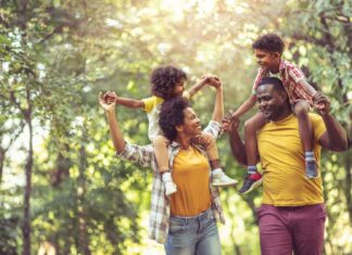 Роберт Кійосакі: 3 фінансові кроки, які допоможуть залишити спадщину вашій родині