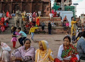 Заборона соціальних медіа в Непалі дає зворотний ефект, оскільки політика переходить у чат-кімнату