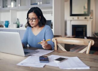 Еллі проти Софі: Який Інтернет -банк підходить саме вам?