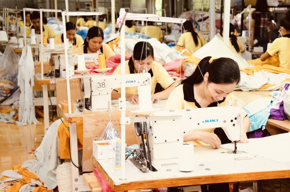 โรงงานรับผลิตเสื้อผ้าไทยคุณภาพ